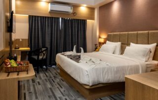 EXECUTIVE ROOM (2)